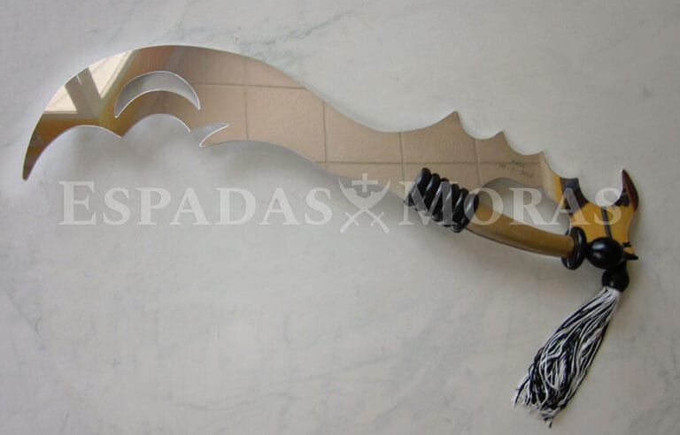 Espada Beni de aluminio acabado brillo espejo, y empuñadura de resina pintado en negro y dorado.