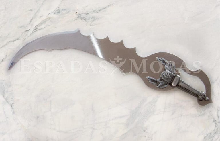 Espada Hadad en aluminio acabado espejo, y empuñadura de aluminio fundición acabado óxido satinado.