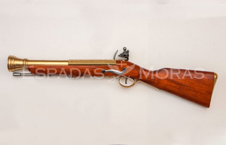 Trabuco inglés del siglo XVIII con culata de madera, cañón octogonal y bocacha de latón