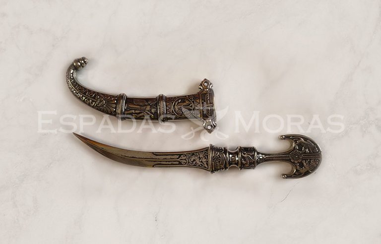 Daga árabe Denix decorativa de metal acabado plata con hoja curva y vaina ornamentada